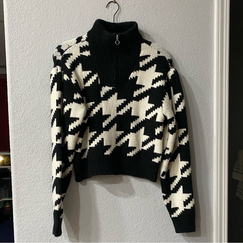 BLANKNYC Houndstooth Cropped Sweater